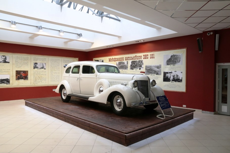 ЗИЛ 4104 черный доктор