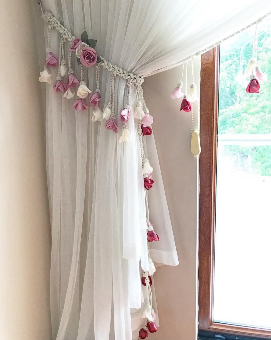 Украшение на тюль