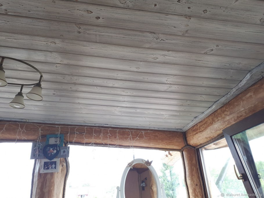 Потолок из дерева под старину