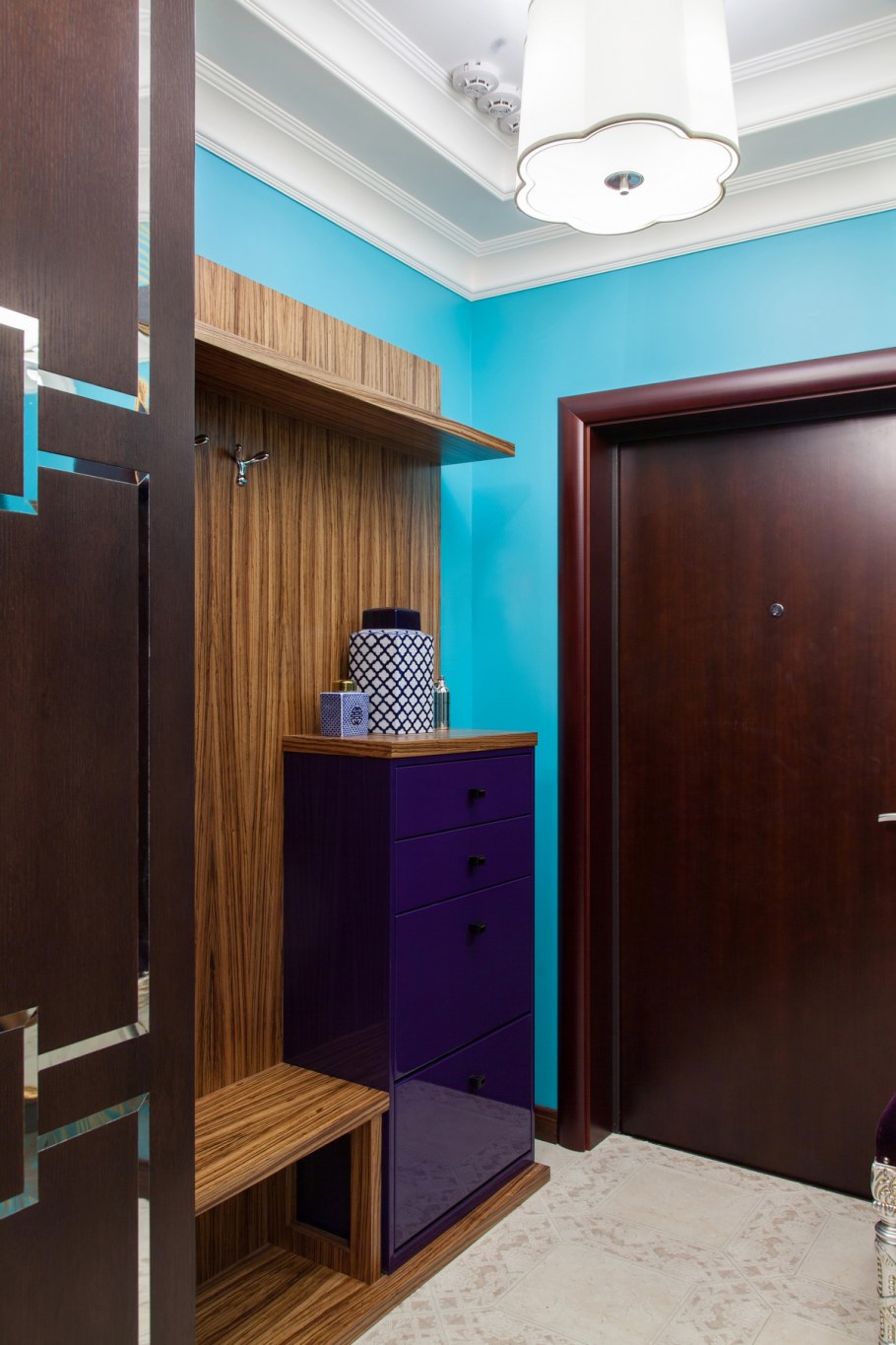 Серо голубая прихожая