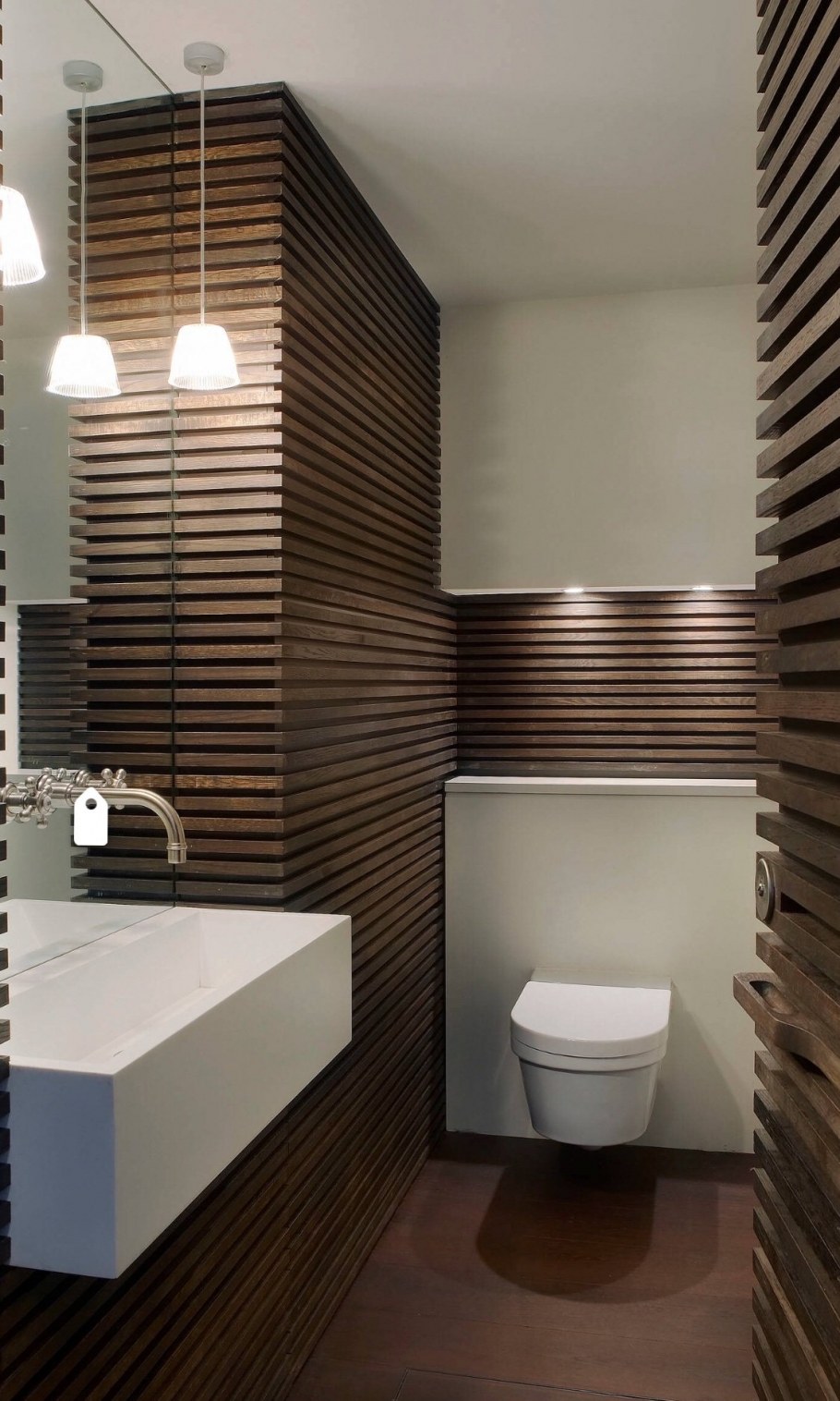 Туалетная комната с инсталляцией