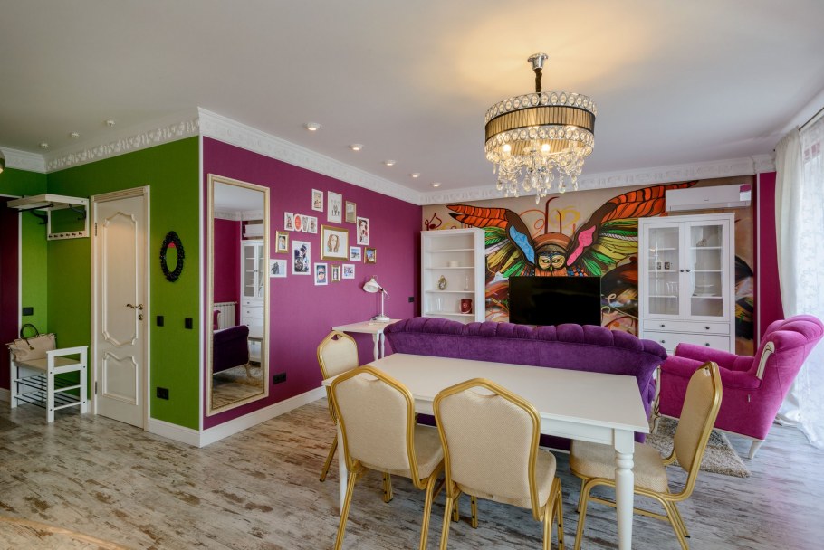 Необычное зеркало в стиле Китч