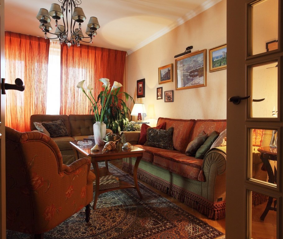 Терракот в интерьере гостиной