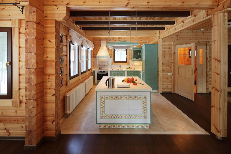 Кухня прихожая в деревянном доме