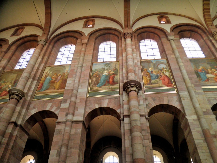 Романский собор Шпайер интерьер
