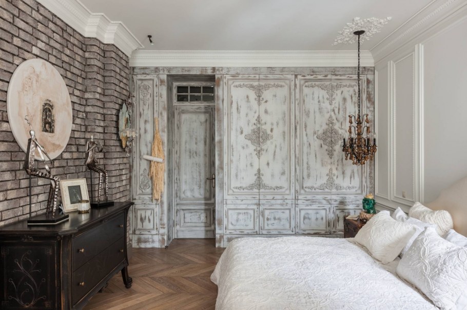 Прихожая кирпичики и зеркало