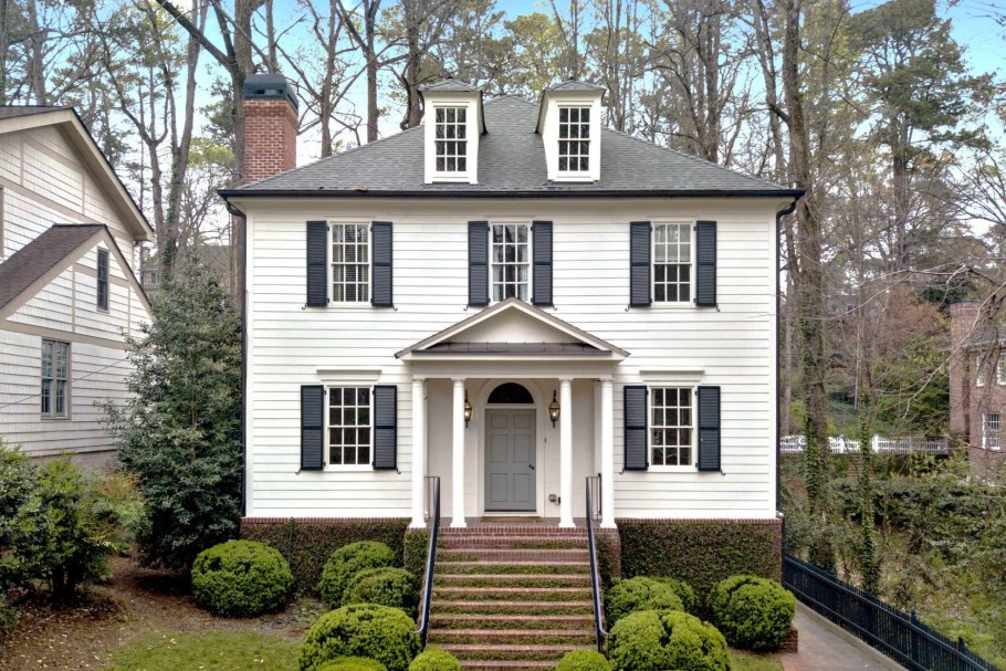 Двухэтажный дом в американском стиле