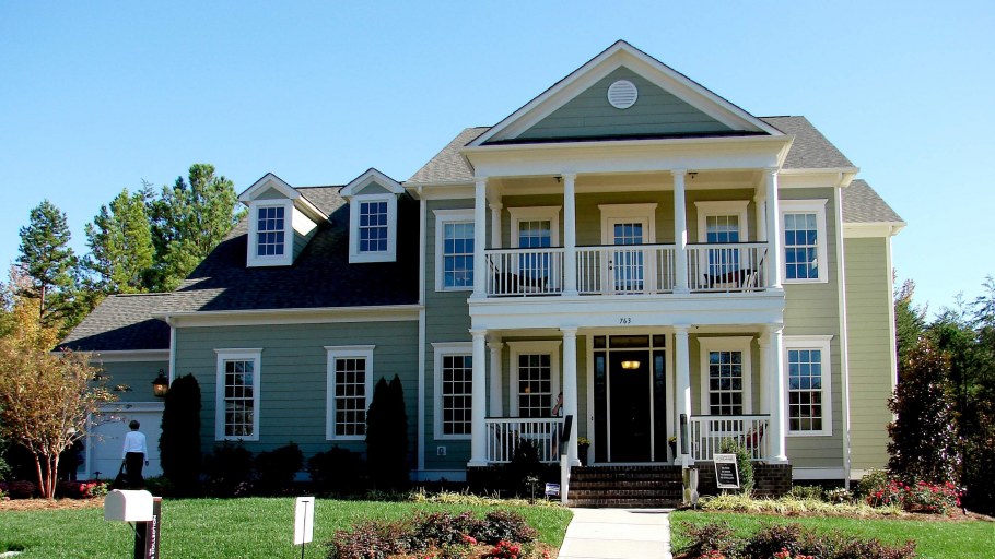 Фасад дома в американском стиле