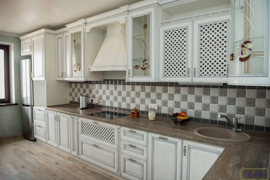 Двери симфония белая эмаль патина серебро