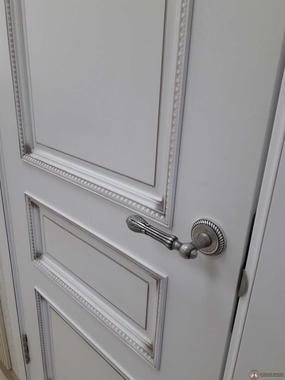 Кухня белая классика с золотой патиной фабрика Бор