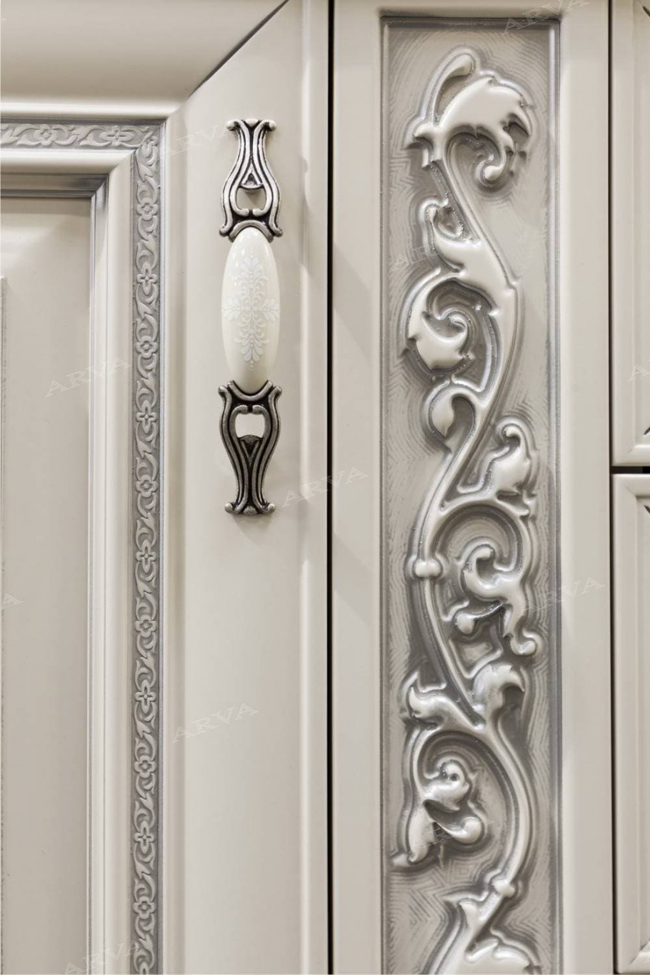 Кухонный гарнитур классика патина серебро