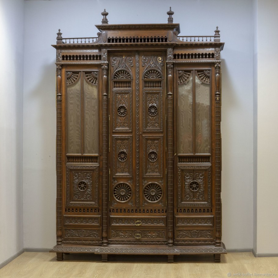 Антикварный шкаф 19 век