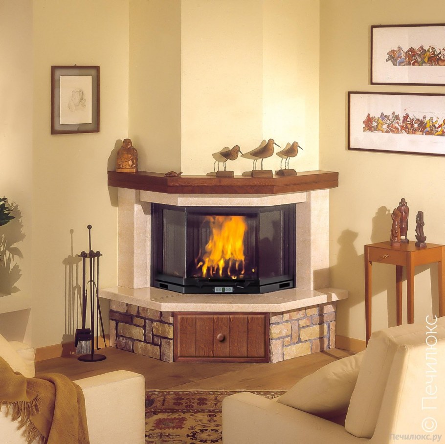 Небольшой угловой камин