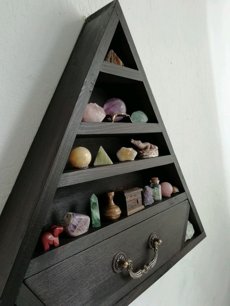 Полки треугольные настенные