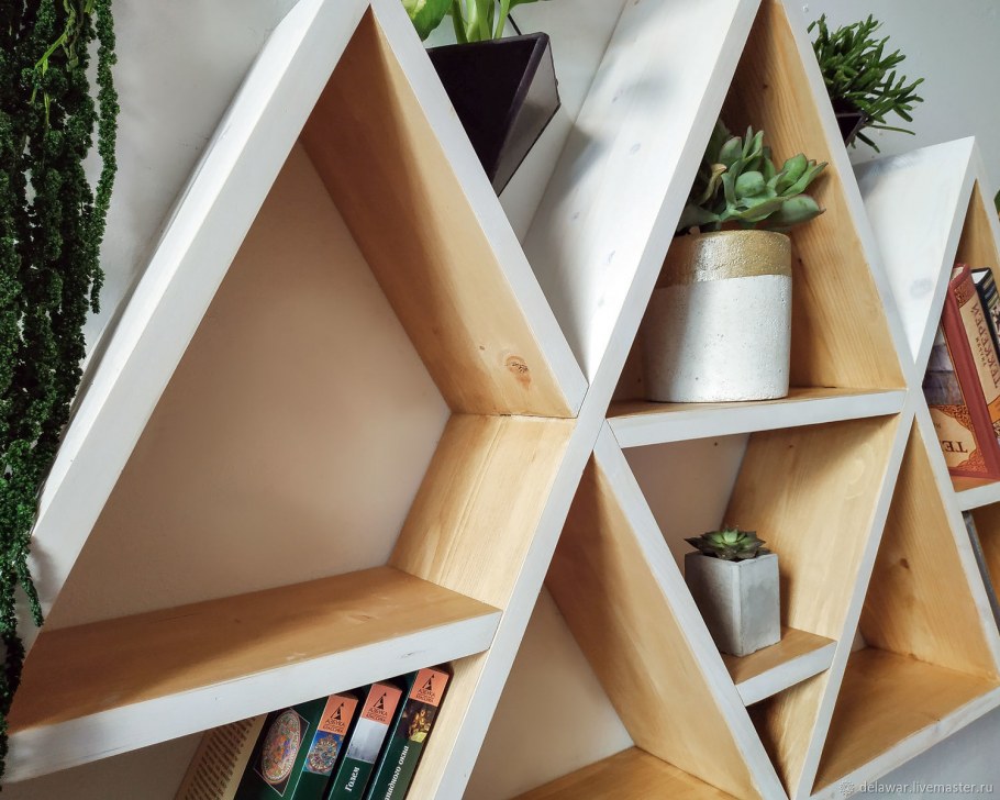 Треугольная полка