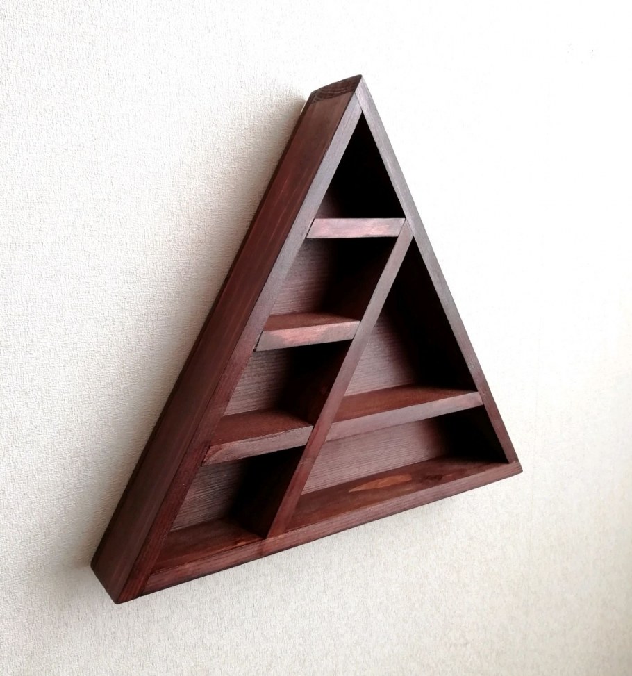 Полки треугольные настенные