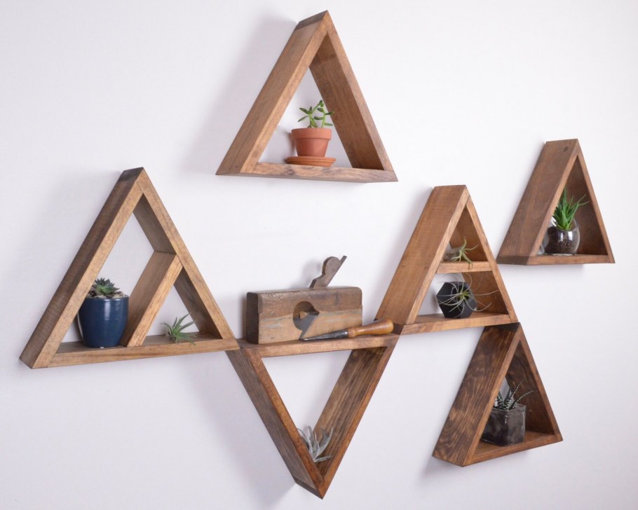 Треугольная металлическая полка