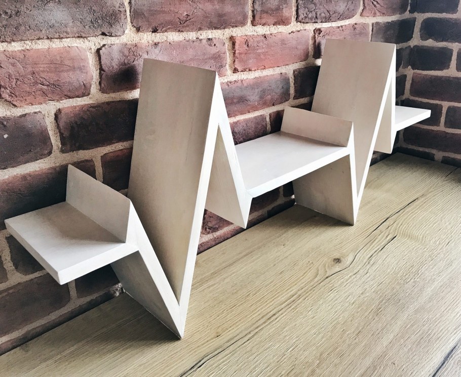 Полка лофт треугольная