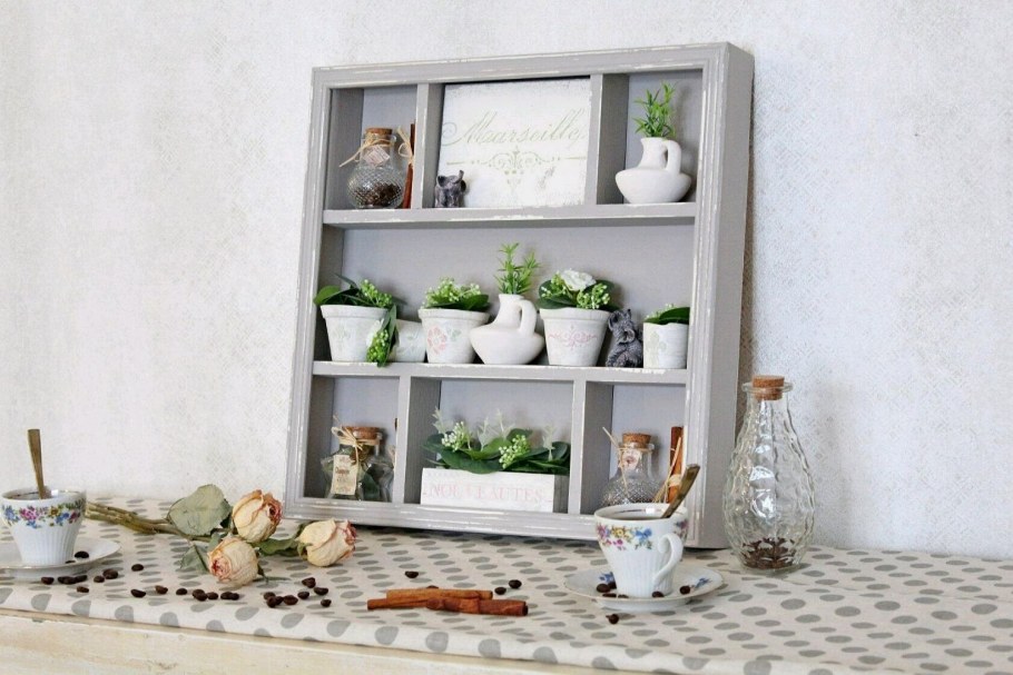 Треугольные полки в интерьере