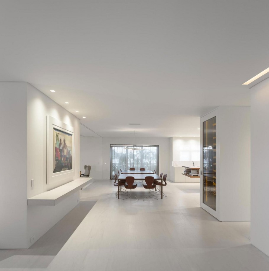 Минимализм в интерьере гостиной в светлых тонах 2021 фото