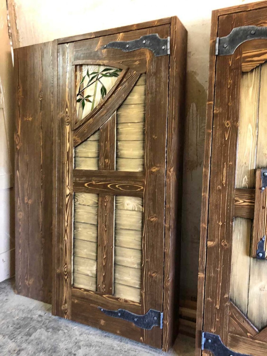 Парадная дверь со стеклом