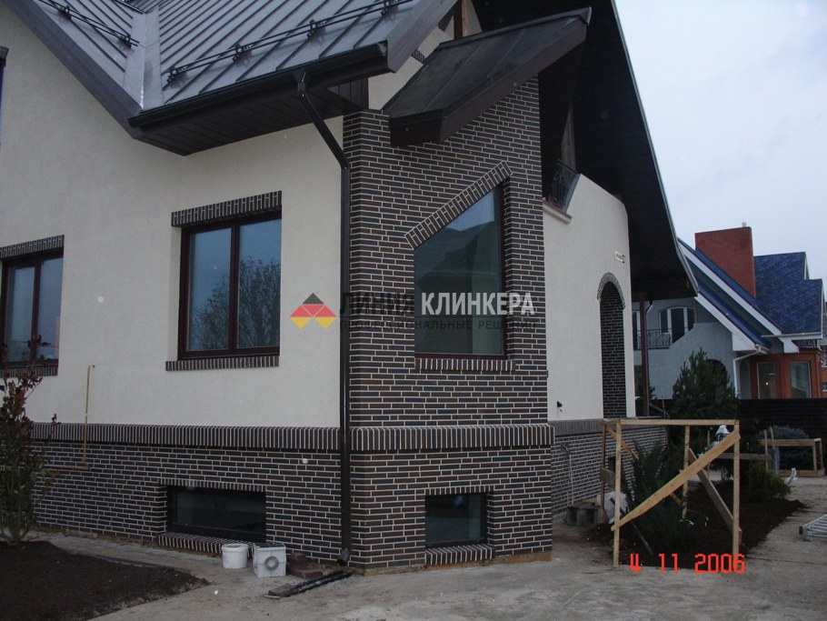 Комбинированный фасад кирпич и штукатурка