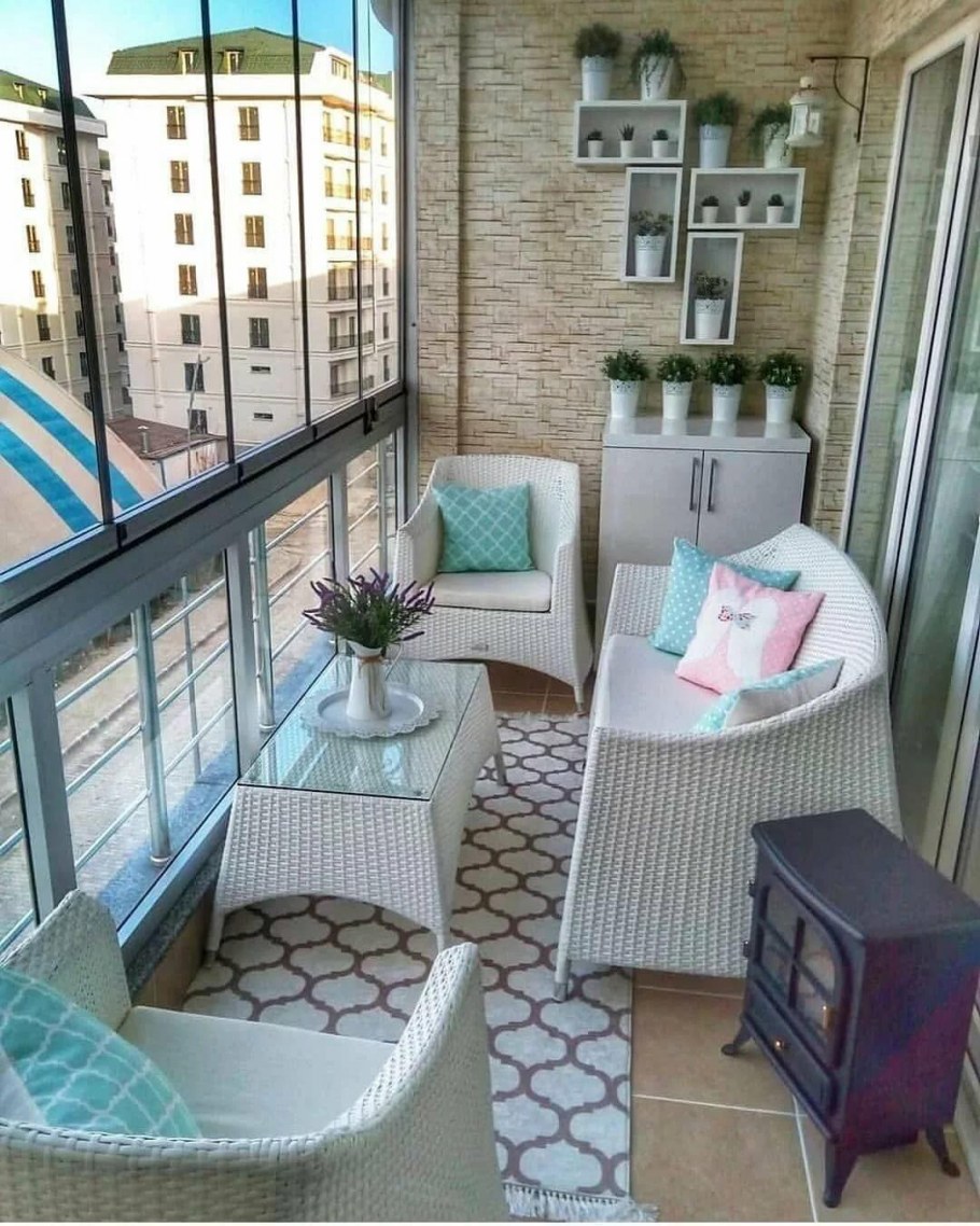 Уютный панорамный балкон