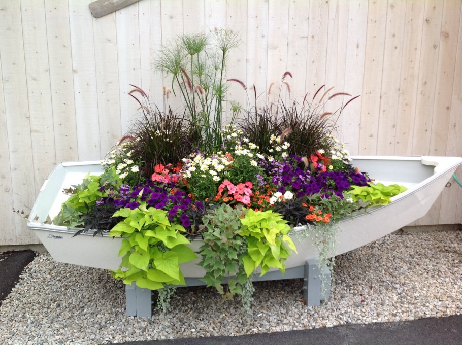 Цветочные композиции в горшках для сада