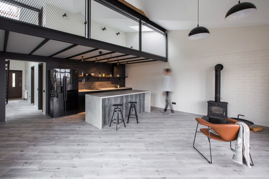 Черно белый лофт в квартире