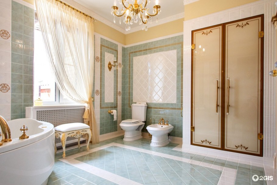 Душевая кабина в стиле Версаче