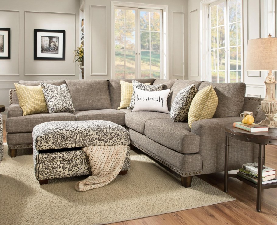 Серо бежевый диван