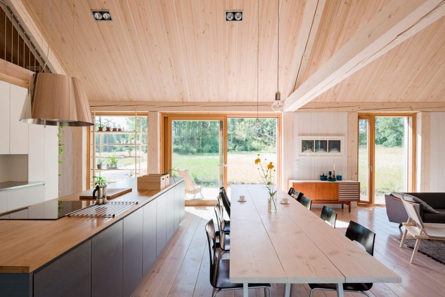 Деревянный потолок финский стиль