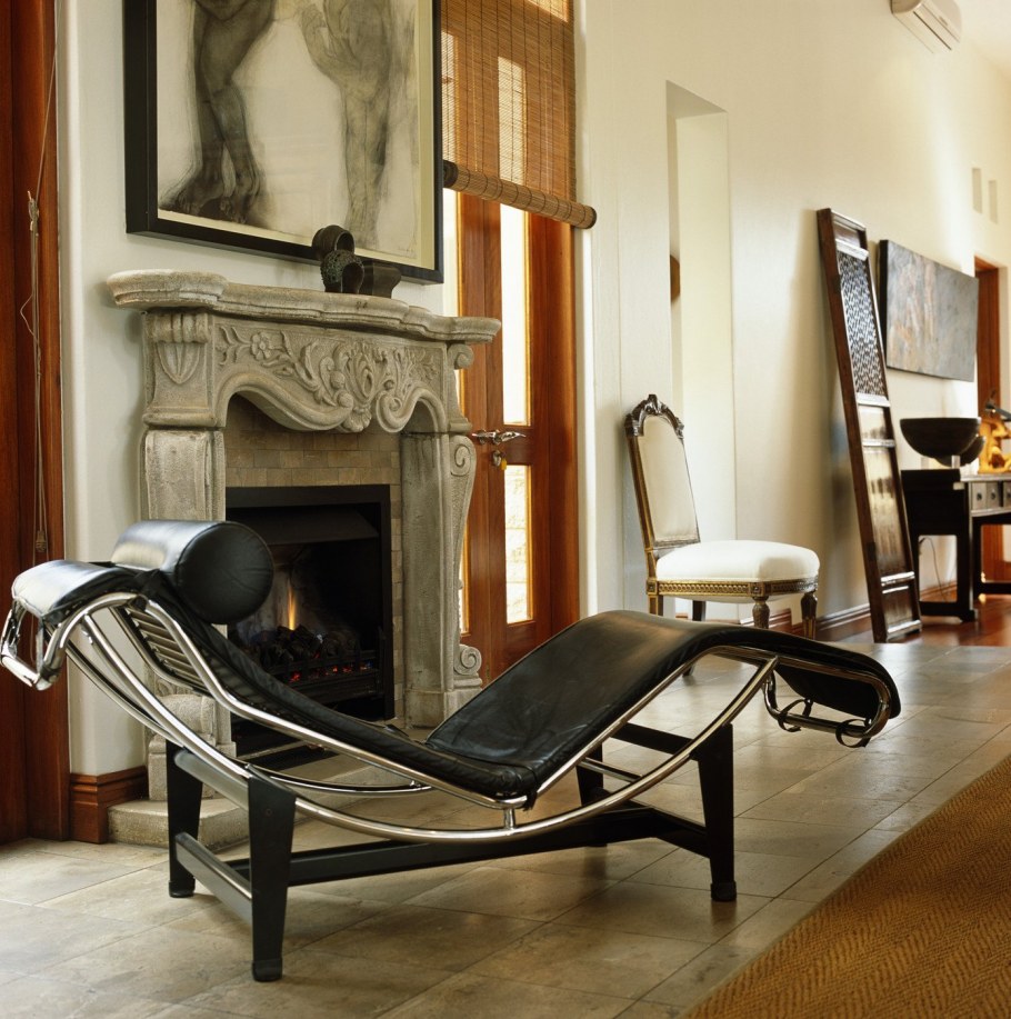 Кресло у камина