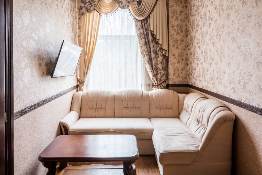 Интерьер гостиной 17 кв м прямоугольная с балконом