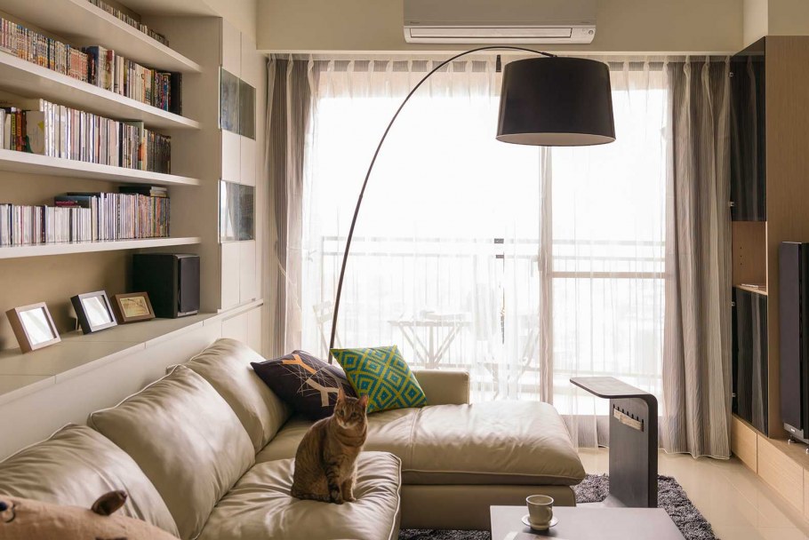 Зонирование угловым диваном