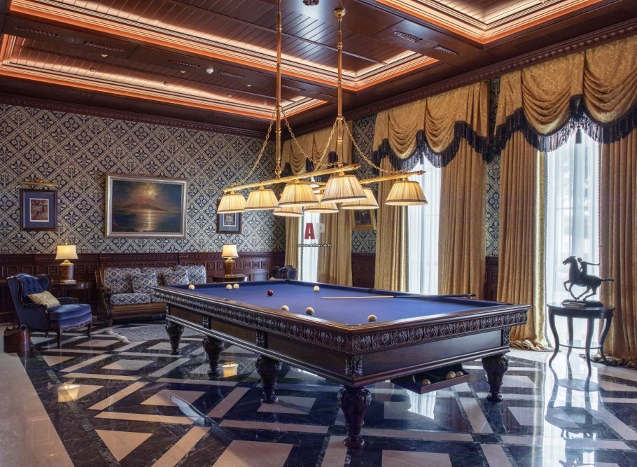Бильярдная комната в частном доме