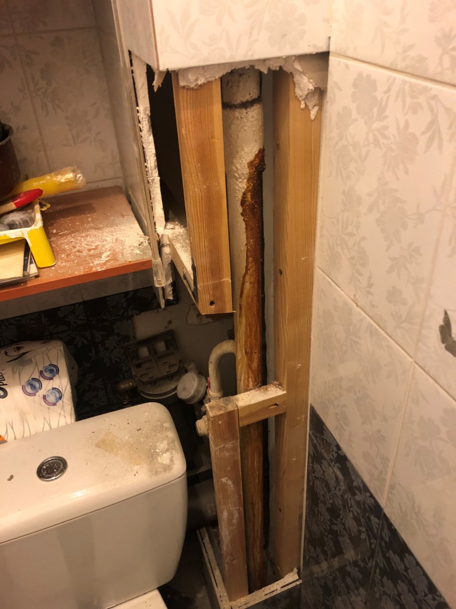 Спрятать трубы в туалете