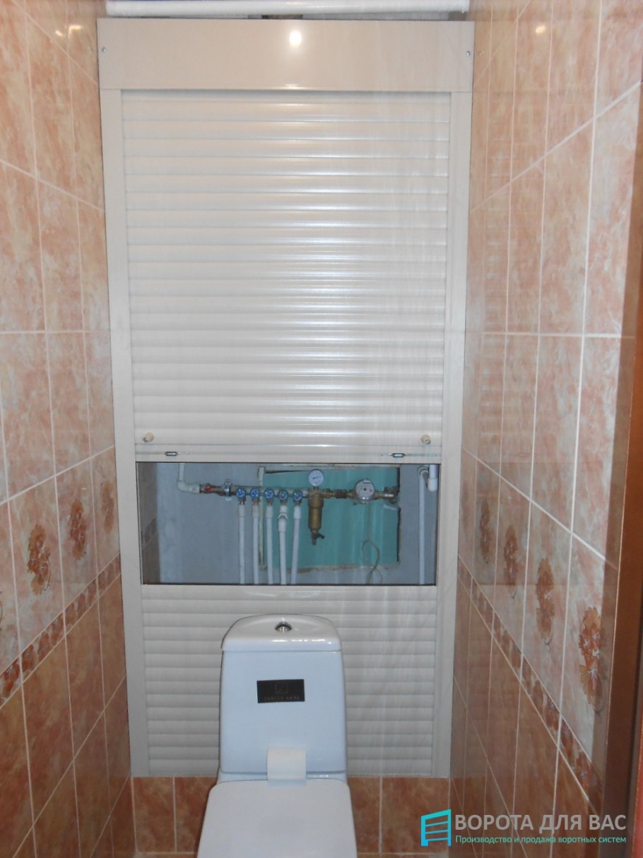 Пластиковый короб в туалете