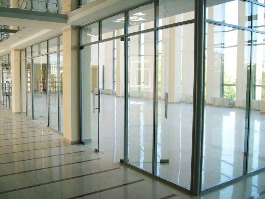 Остекление в интерьере офиса