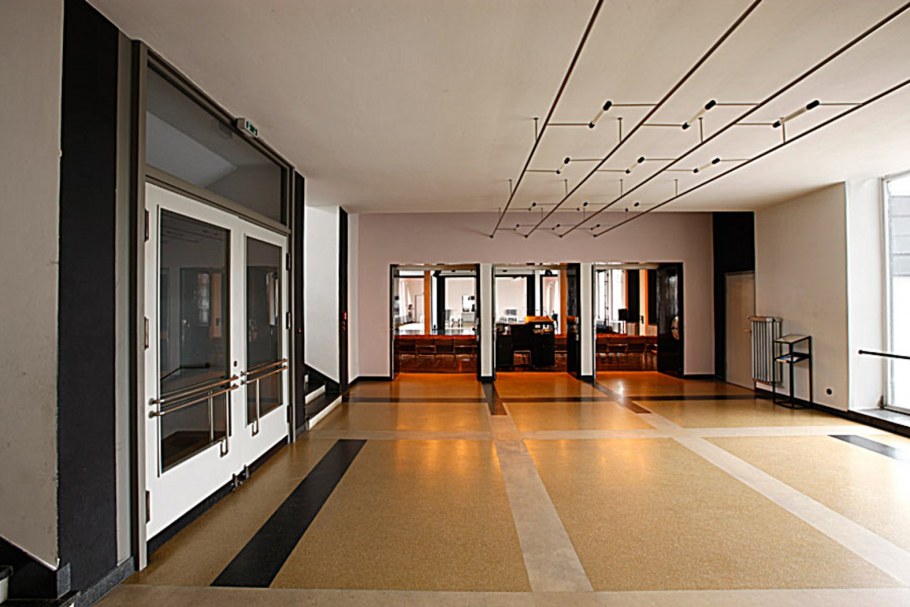 Стеклянный навес