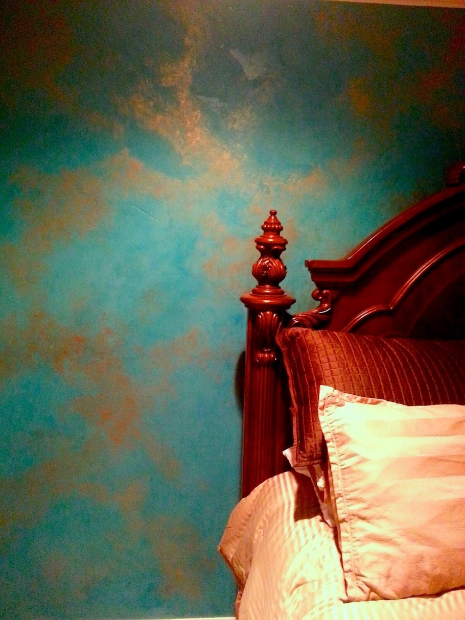Бирюзовая штукатурка в интерьере