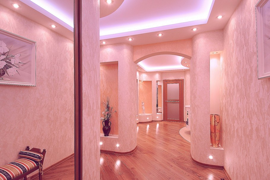 Декоративная штукатурка в коридоре квартиры