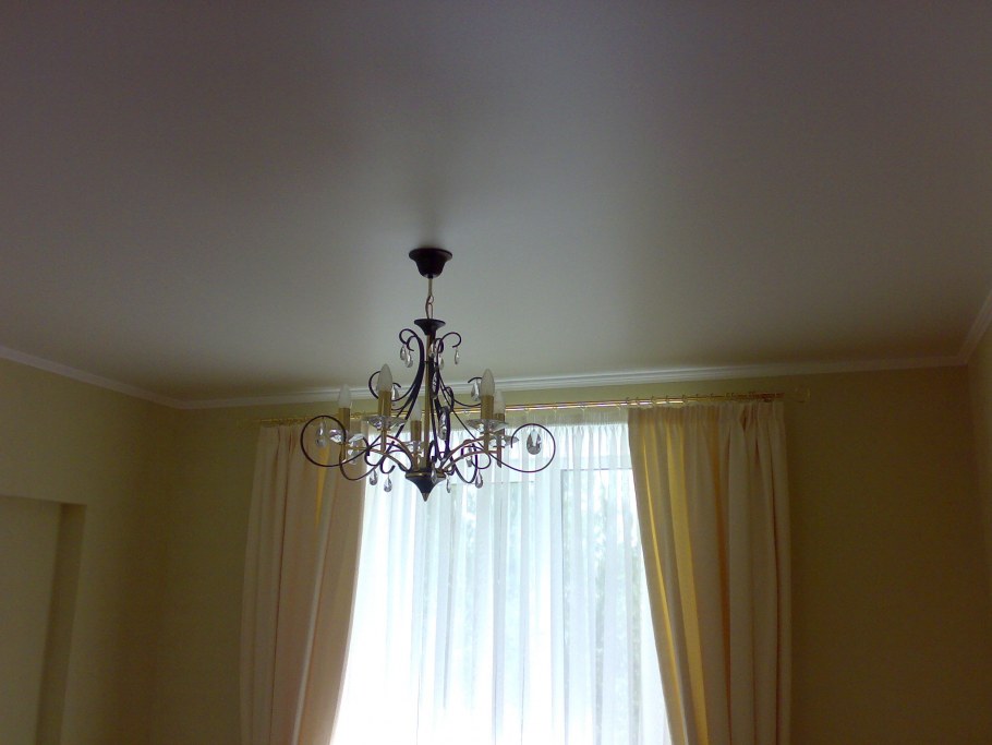 Фактурные натяжные потолки бамбук