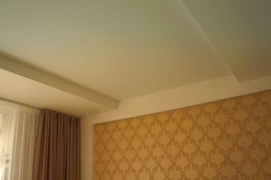 Как сделать ровный белый потолок