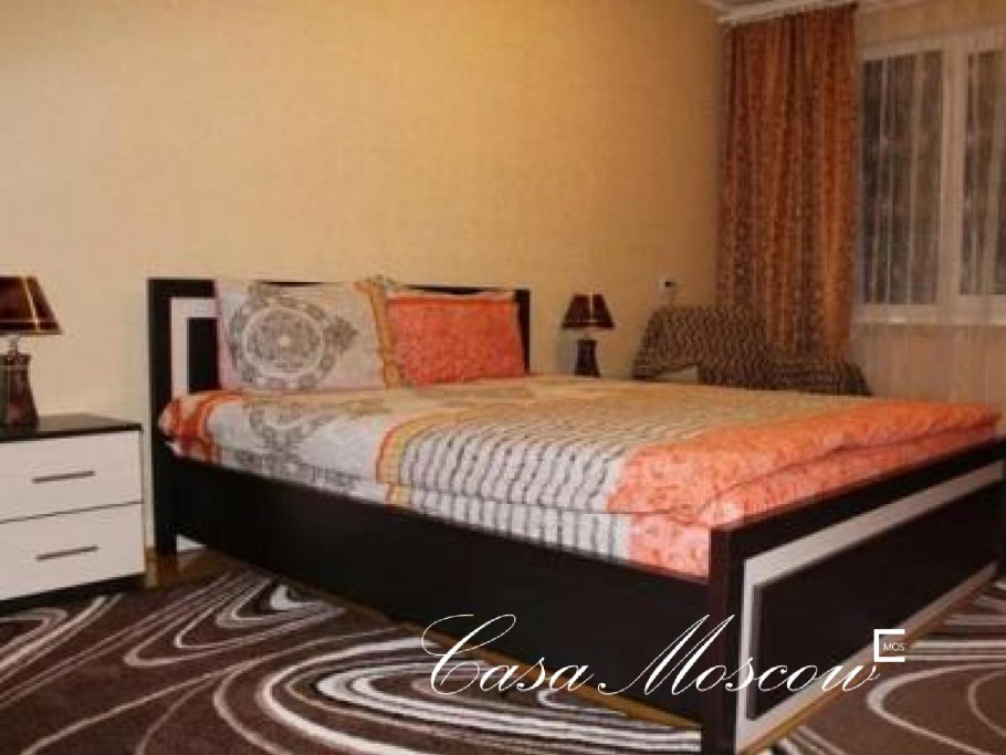 Обычная комната с кроватью