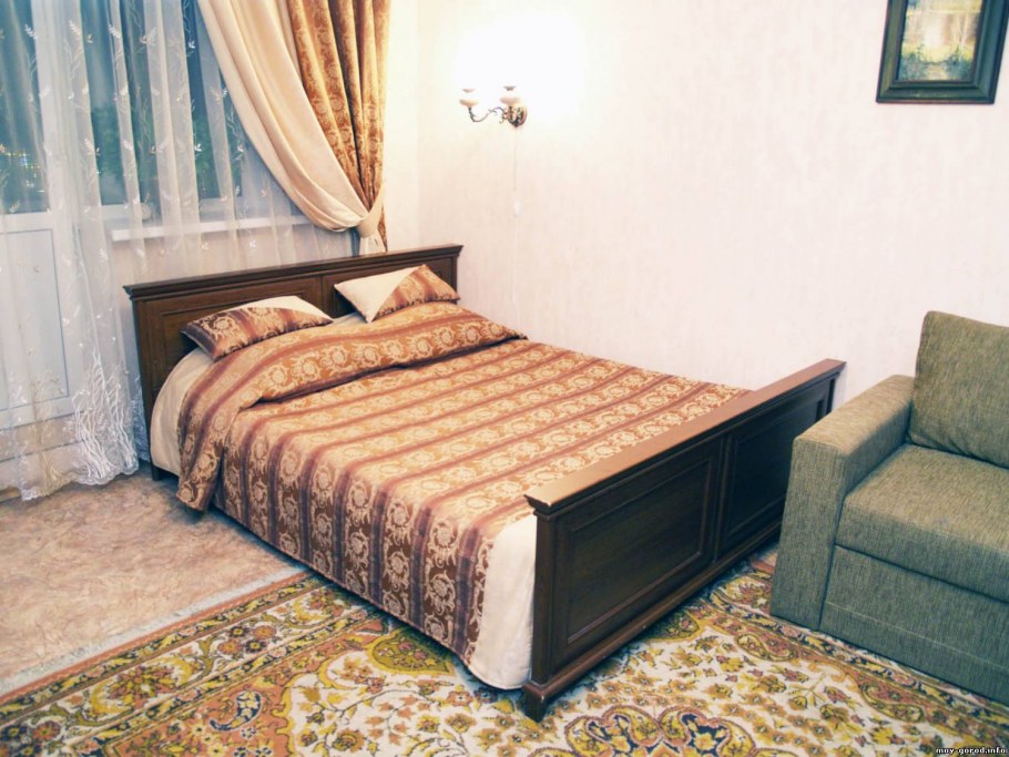 Лыбчная комната с кроватью