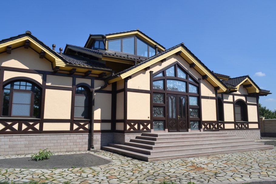 Оформление фасадов зданий леса