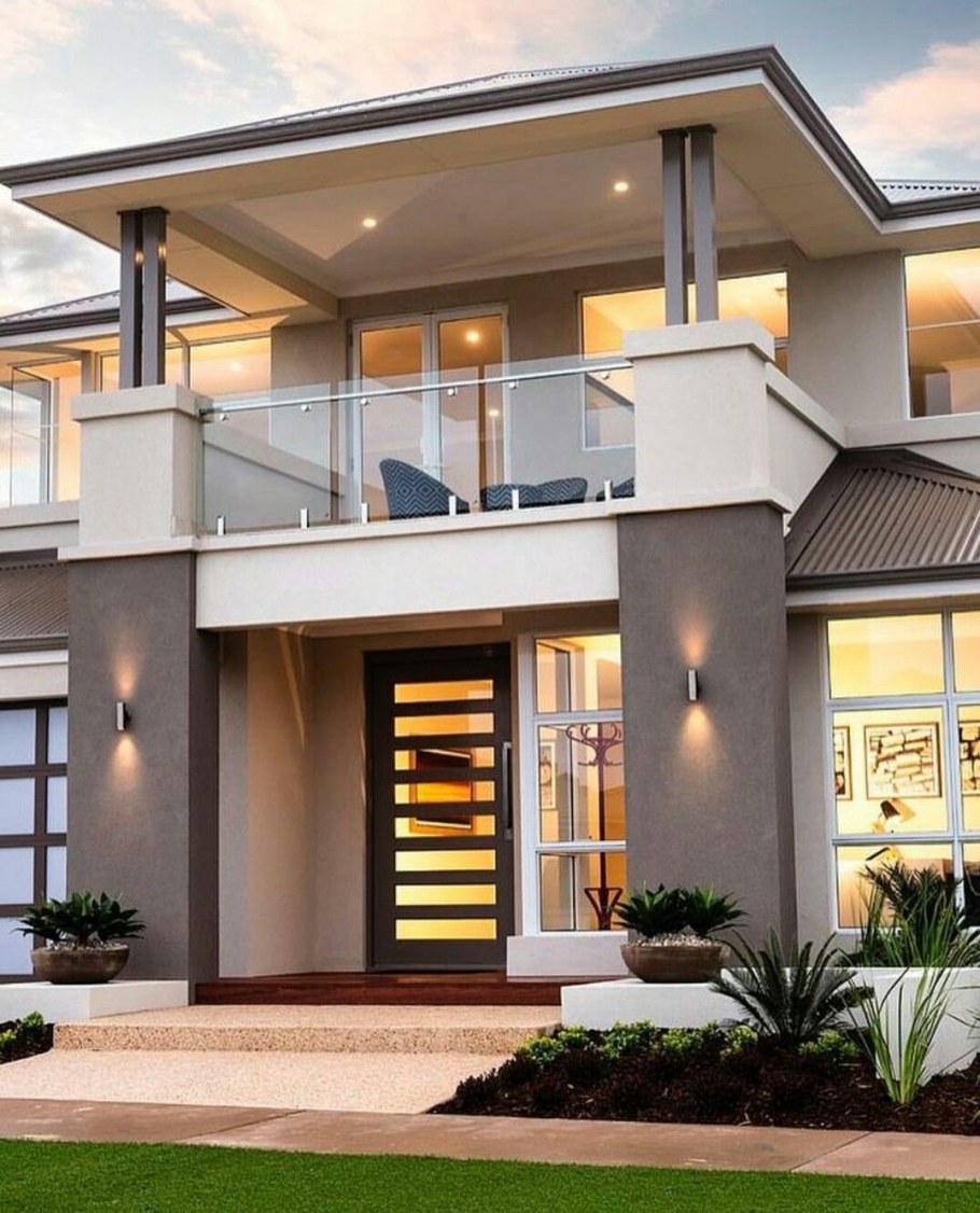 Красивый двухэтажный дом