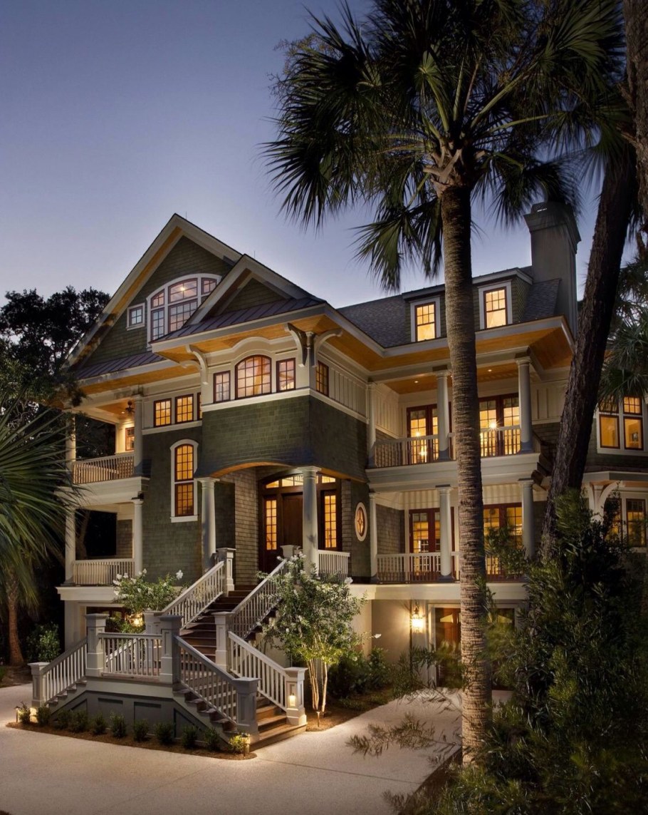 Шикарный трехэтажный особняк