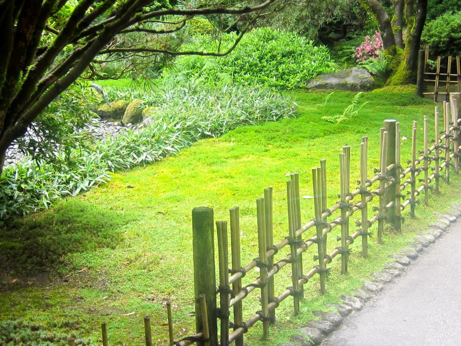 Бамбуковая изгородь в японском саду